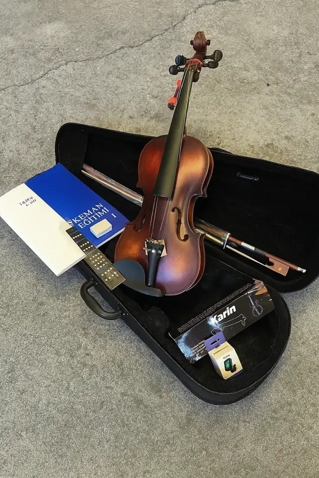 4/4 Mat Keman Full Set (Metod Kitabı, Yastık, Nota Sticker, Akort Aleti)