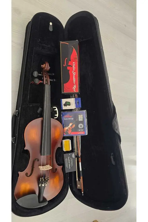 AL44251 Parlak 4/4 Keman (Keman, Yay, Reçine, Keman Çantası, Yastık, Yedek Tel, Suturucu, Akort Cihazı)