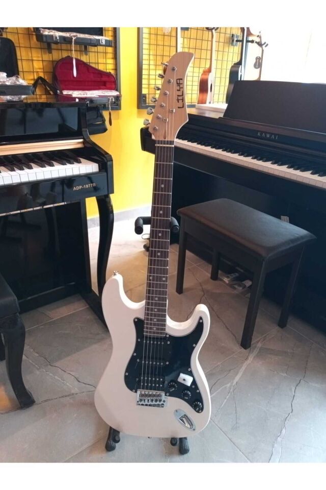 Beyaz Elektro Gitar St 309 Hss ( Hediyeler)
