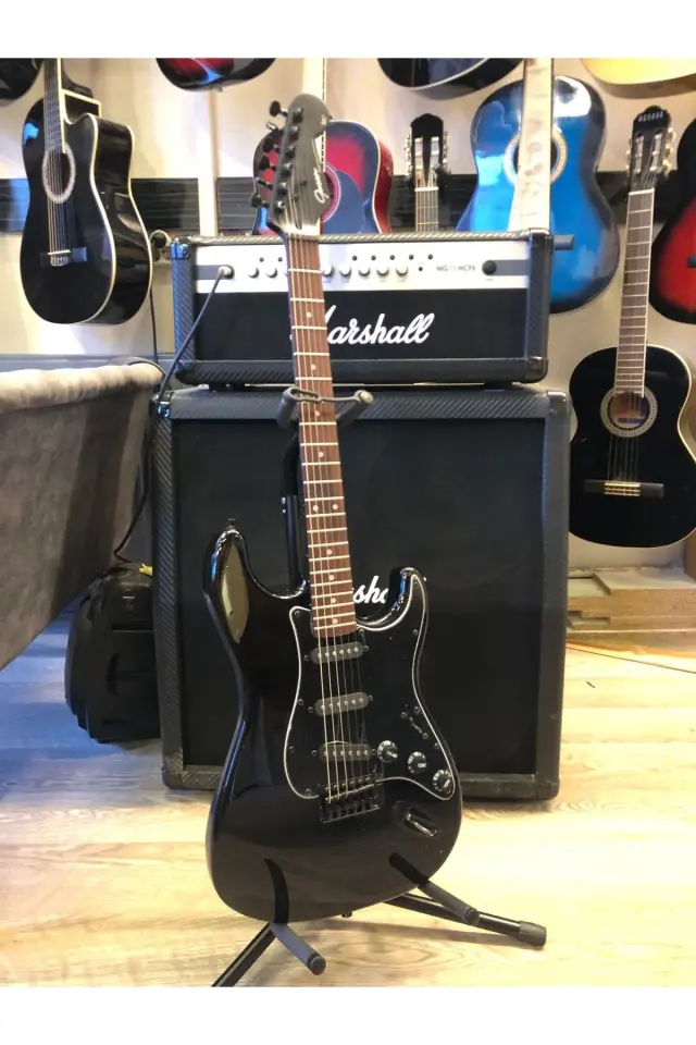 Strat Kasa Siyah Elektro Gitar Sss ( Kılıf, Pena, Askı, Kablo Hediye )