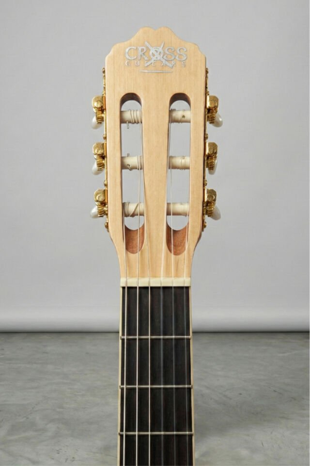 QCG2301PNT CROSS Elektro Klasik Gitar (Pedli Kılıf ile Gönderim Yapılmaktadır.) Kahverengi